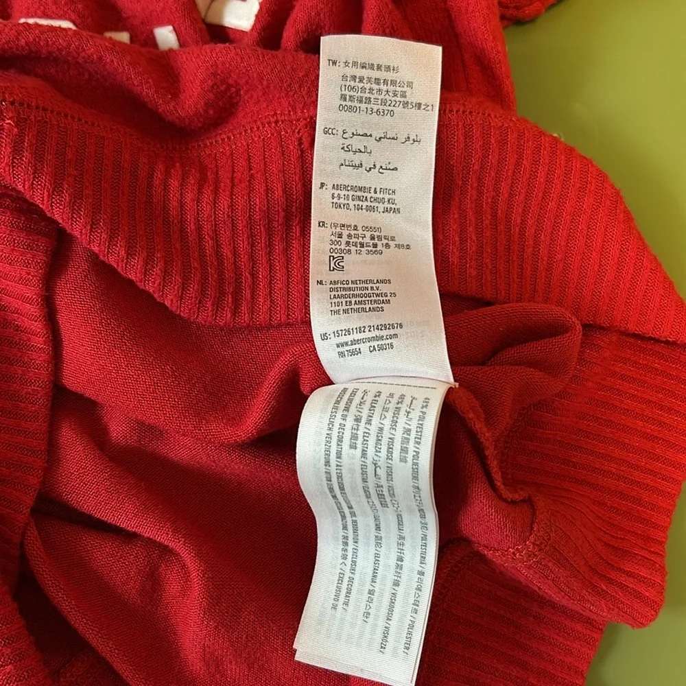 Abercrombie & Fitch Long Sleeve Slightly Cropped Hip Fit Red Top Size XS - Picture 8 of 8